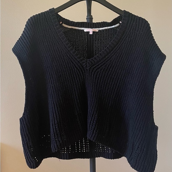 Victoria’s Secret Black Knit Sleeveless Sweater Vest Size Large - Picture 1 of 5